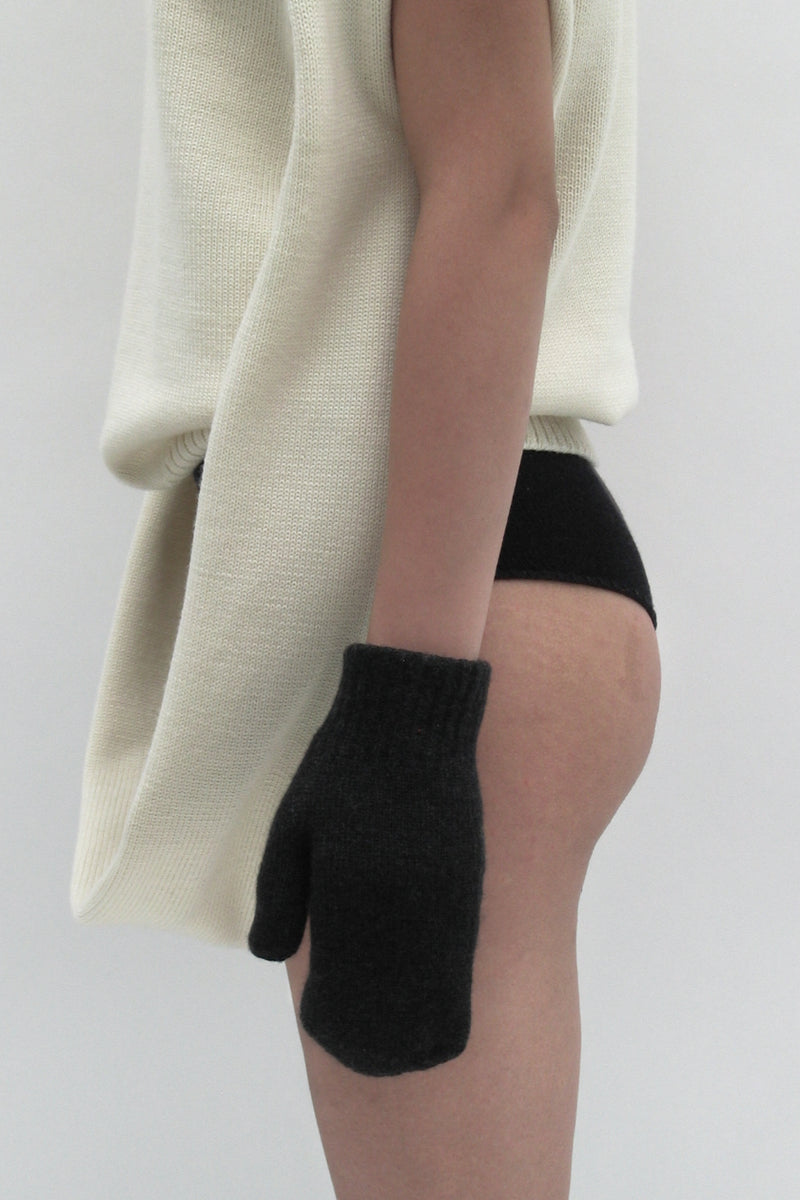 Yak mittens in graphite wool